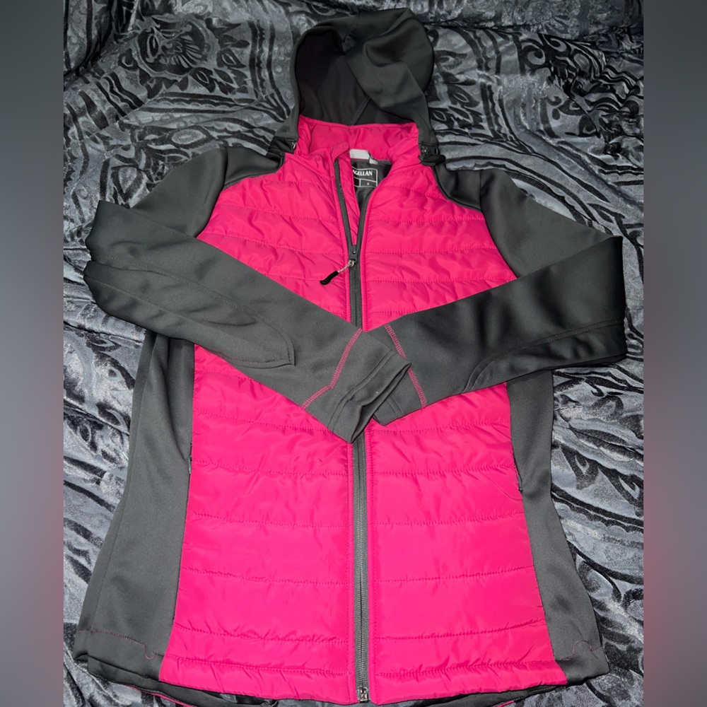 Magellan Outdoors Women’s Winter Jacket Pink and Grey Size Small